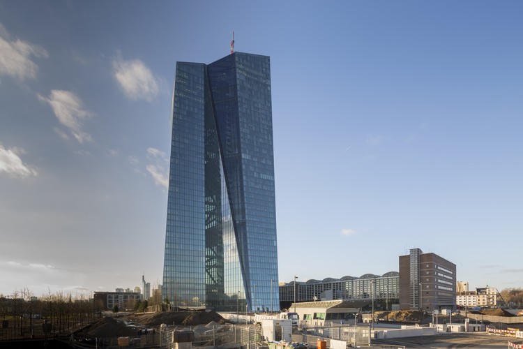 Sede del Banco Central Europeo en Fráncfort. El Euríbor no se decide en este edificio, pero los tipos oficiales del BCE mueven el mercado del que sale el índice.
